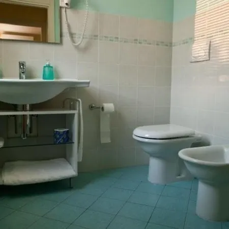 Studio-apartment In Einem In Mit Privatem Parkplatz Und Grossem Park سكانديانو