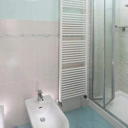 Studio-apartment In Einem In Mit Privatem Parkplatz Und Grossem Park *