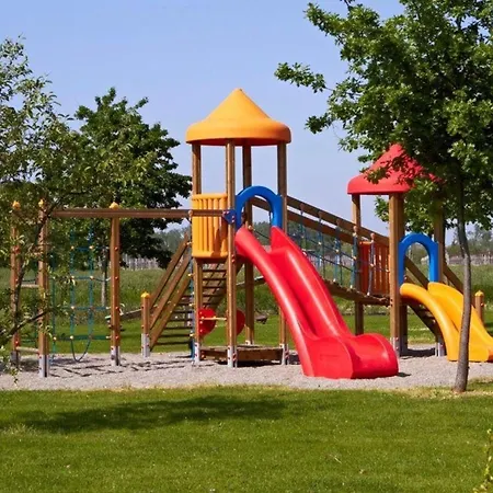 Studio-apartment In Einem In Mit Privatem Parkplatz Und Grossem Park شقة *