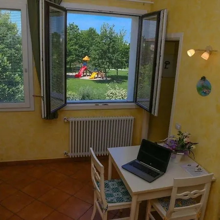 Studio-apartment In Einem Bauernhaus In Mit Privatem Parkplatz Und Grossem Park Apartment